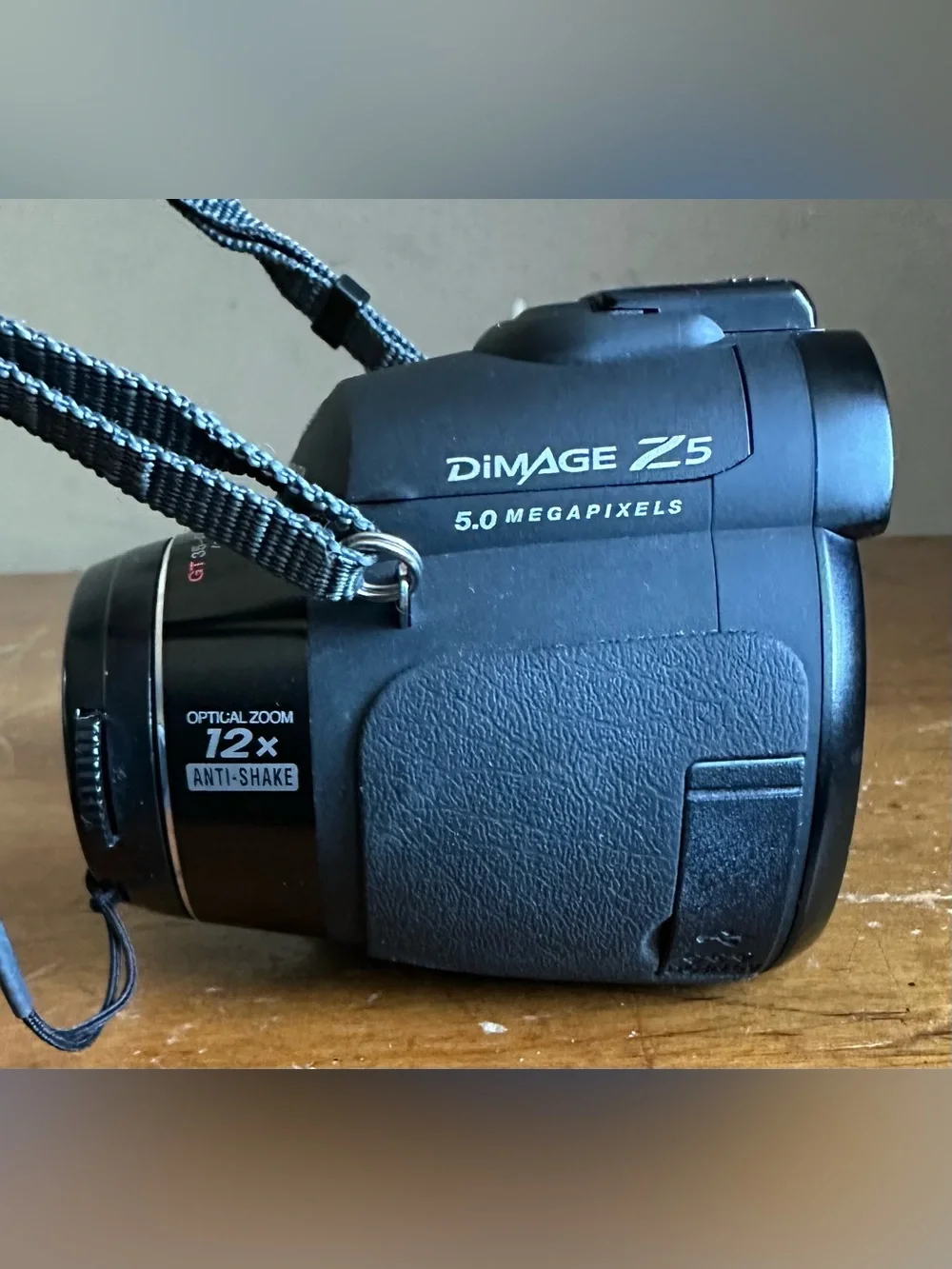 Konica Minolta Dimage Z5 5MP 12x Optical Zoom Digital Camera FOR PARTS/REPAIR